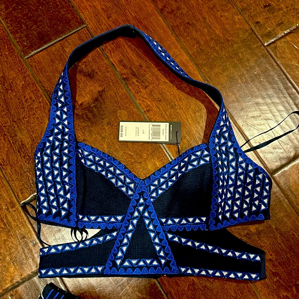 BCBG Maxazaria crop top